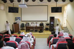 The Head of Media Department Holds Discussion Meeting with the Students 